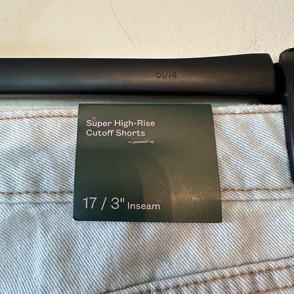 Women Super High Rise Cut Off Jean Shorts - Wild Fable - Light Wash Size 17 NWT - Picture 4 of 4